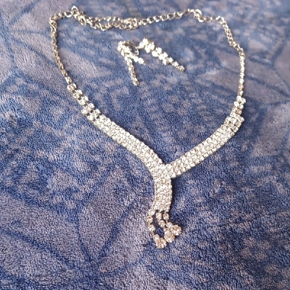 Elegant Silver Necklace and Earring Set